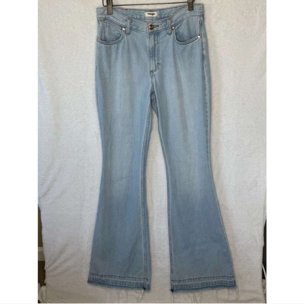 Wrangler High Rise Flare Jeans Women's Size 28 Light Wash Denim Heritage Tencel